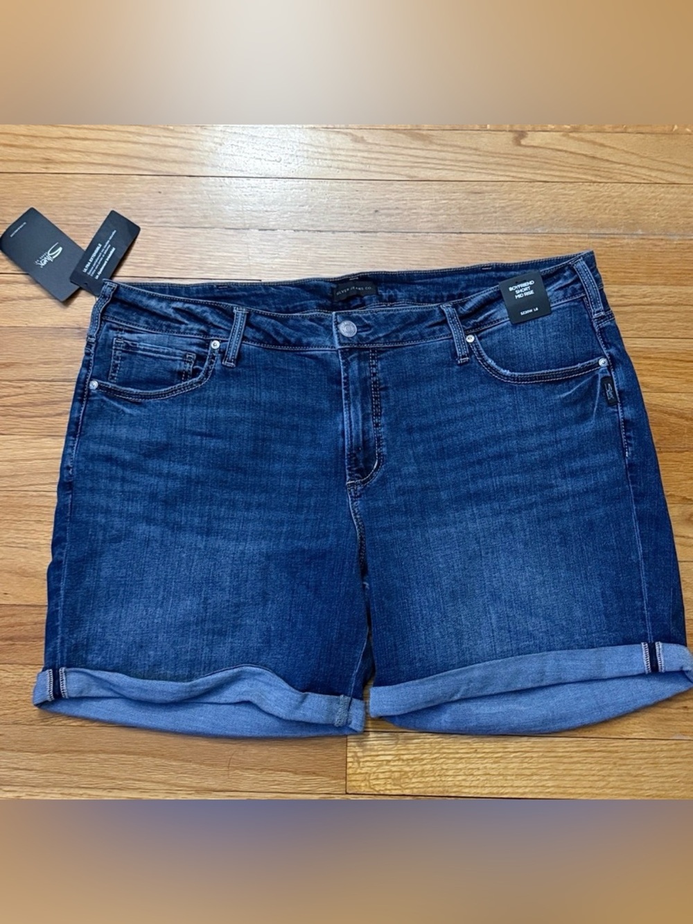 Silver Jeans Co. Women’s Boyfriend Mid Rise Short Size W20